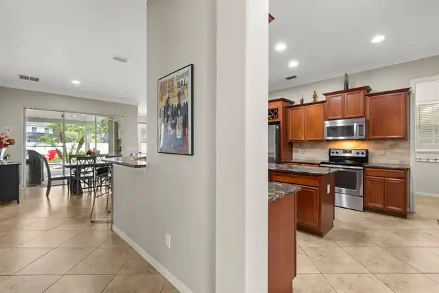 Listing Photo 9