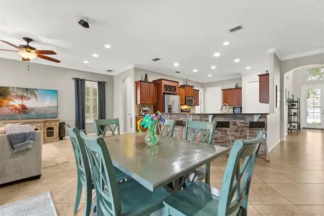 Listing Photo 11