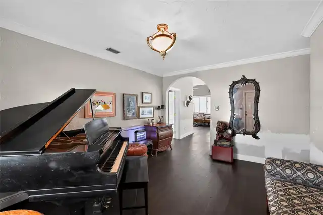 Listing Photo 9