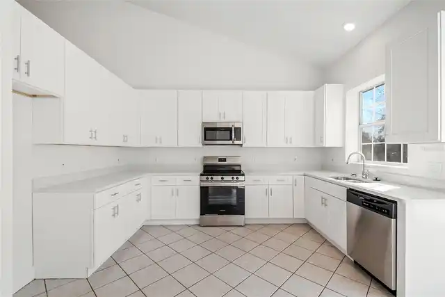 Listing Photo 16
