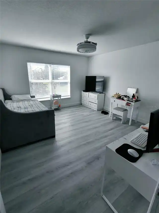 Listing Photo 17