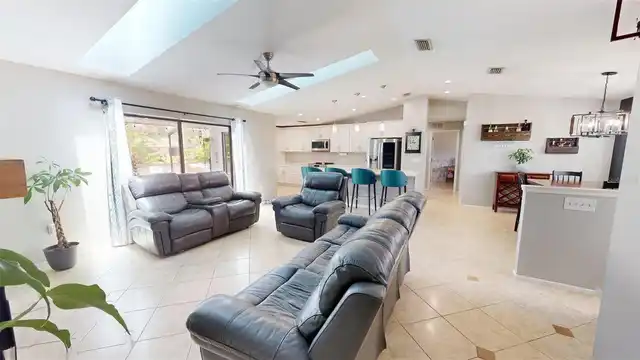 Listing Photo 8