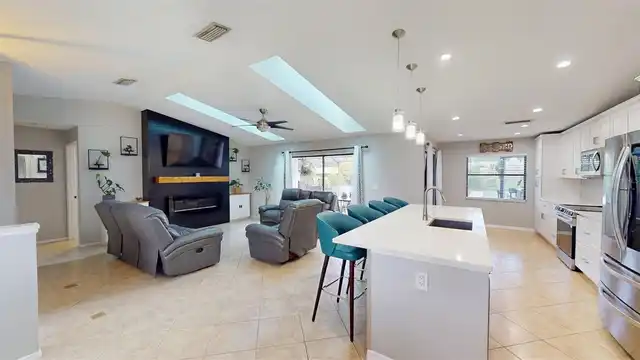 Listing Photo 10