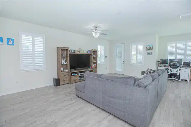 Listing Photo 8