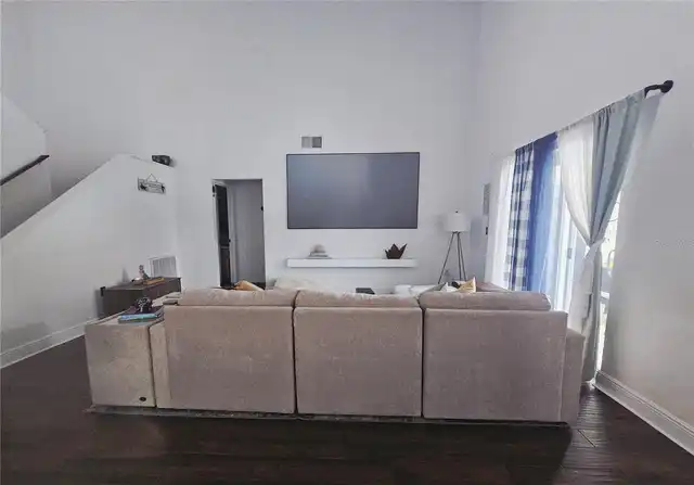 Listing Photo 12