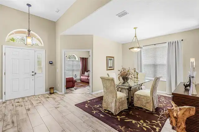 Listing Photo 11