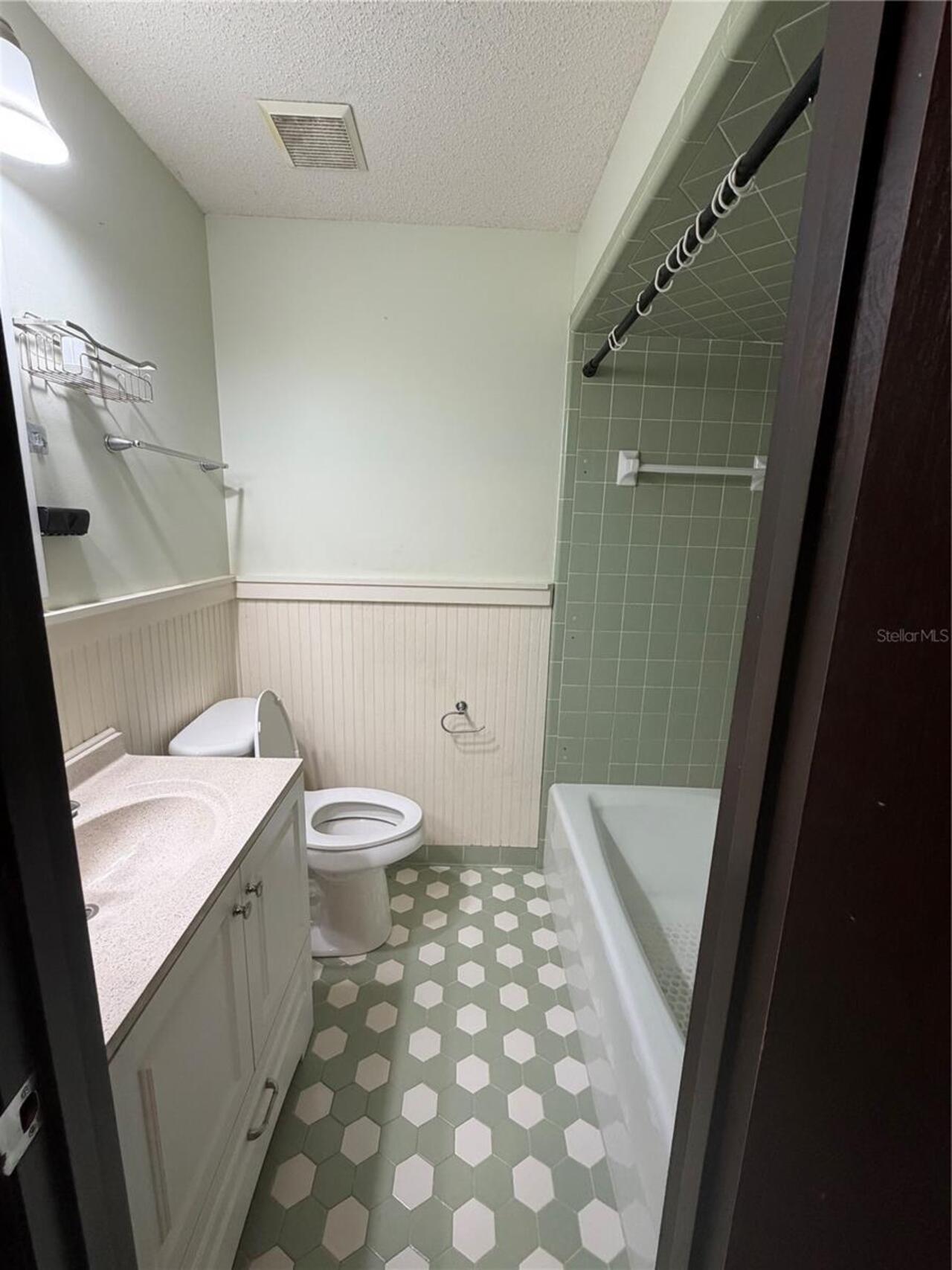 Listing Photo 12
