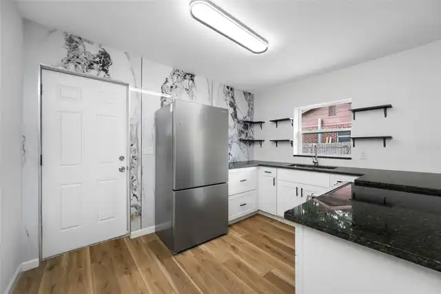 Listing Photo 8