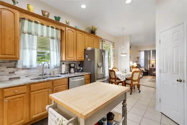 Listing Photo 11