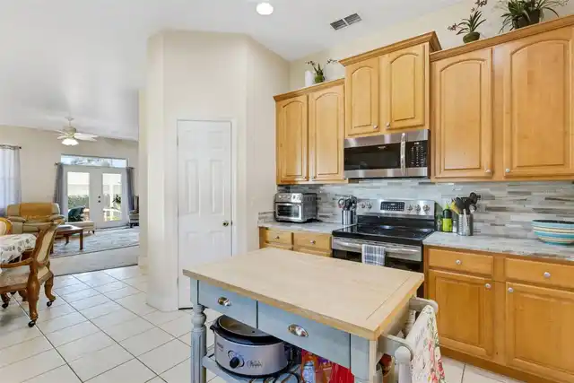 Listing Photo 12