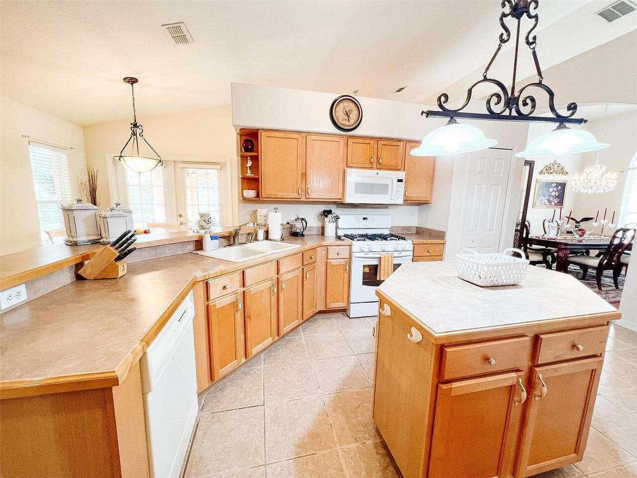 Listing Photo 11