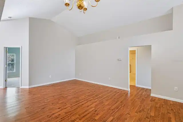 Listing Photo 9