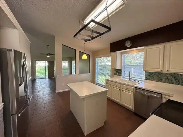 Listing Photo 12