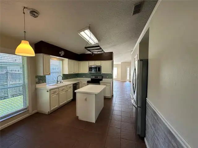 Listing Photo 14