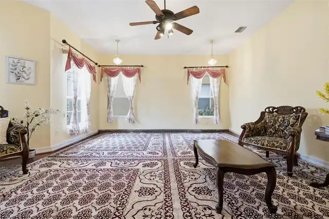 Listing Photo 9