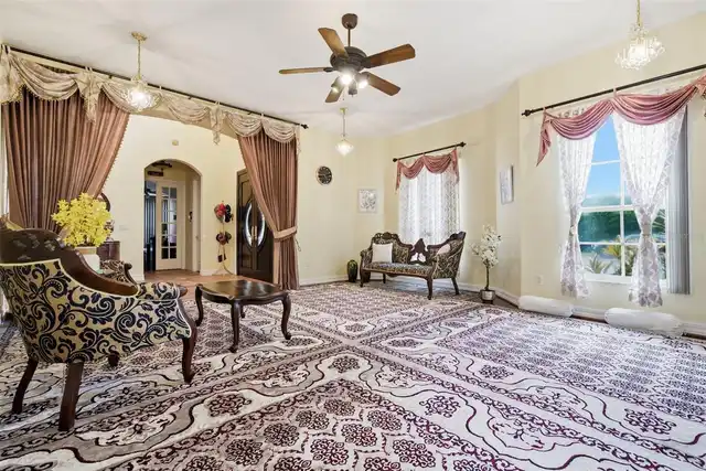 Listing Photo 12