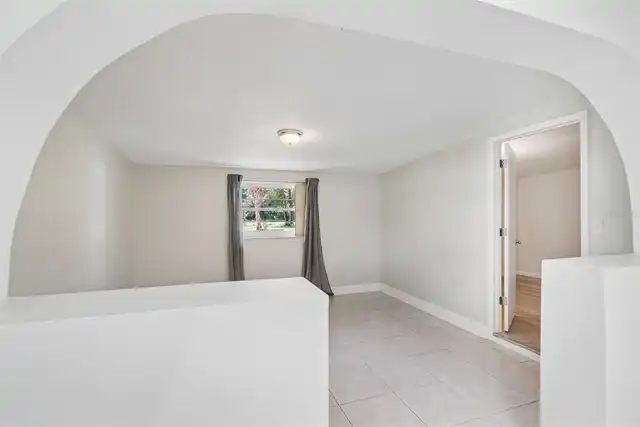 Listing Photo 17