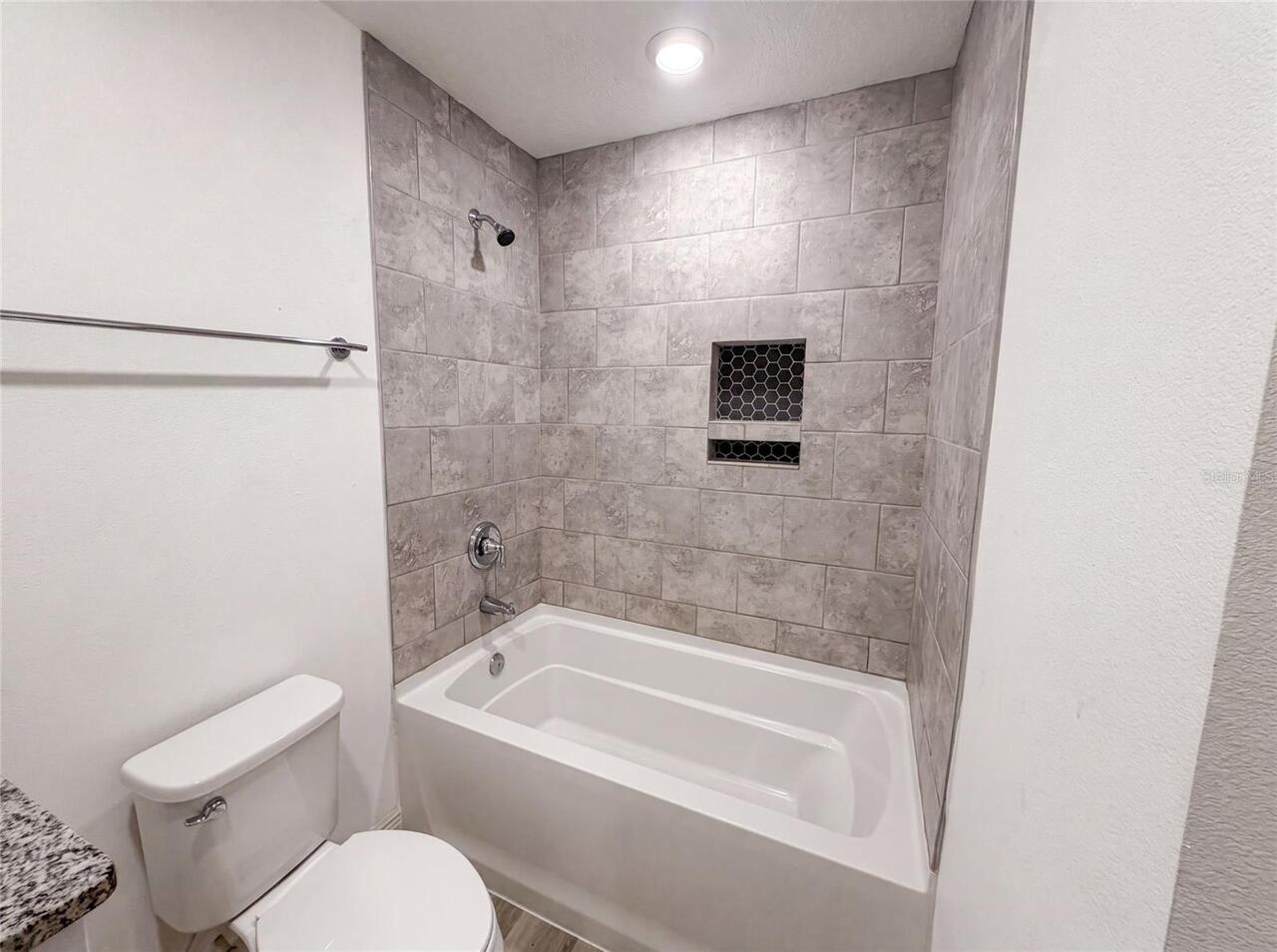 Listing Photo 14