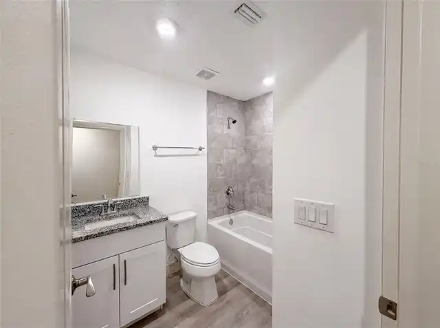 Listing Photo 12