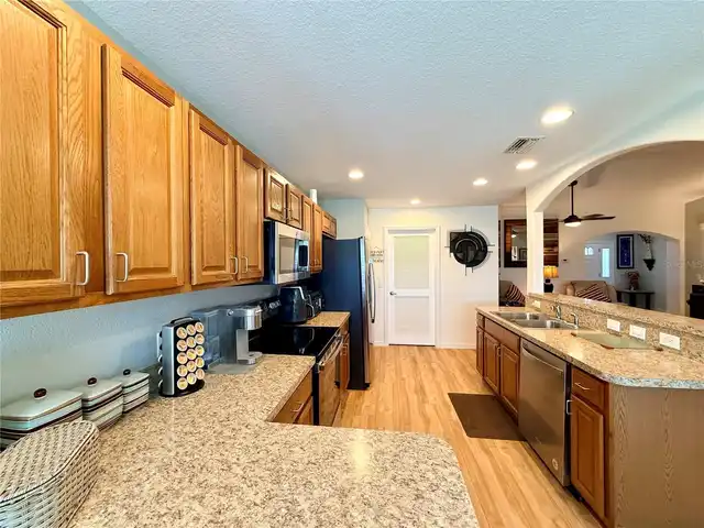 Listing Photo 12