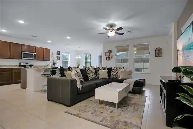 Listing Photo 12