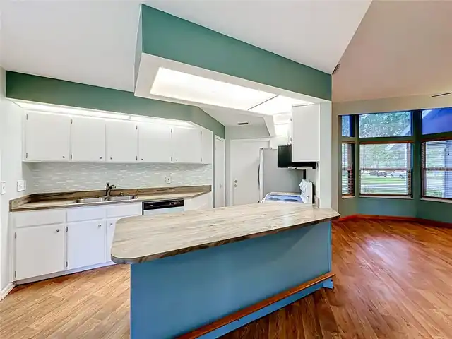 Listing Photo 10