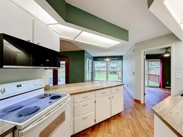 Listing Photo 14