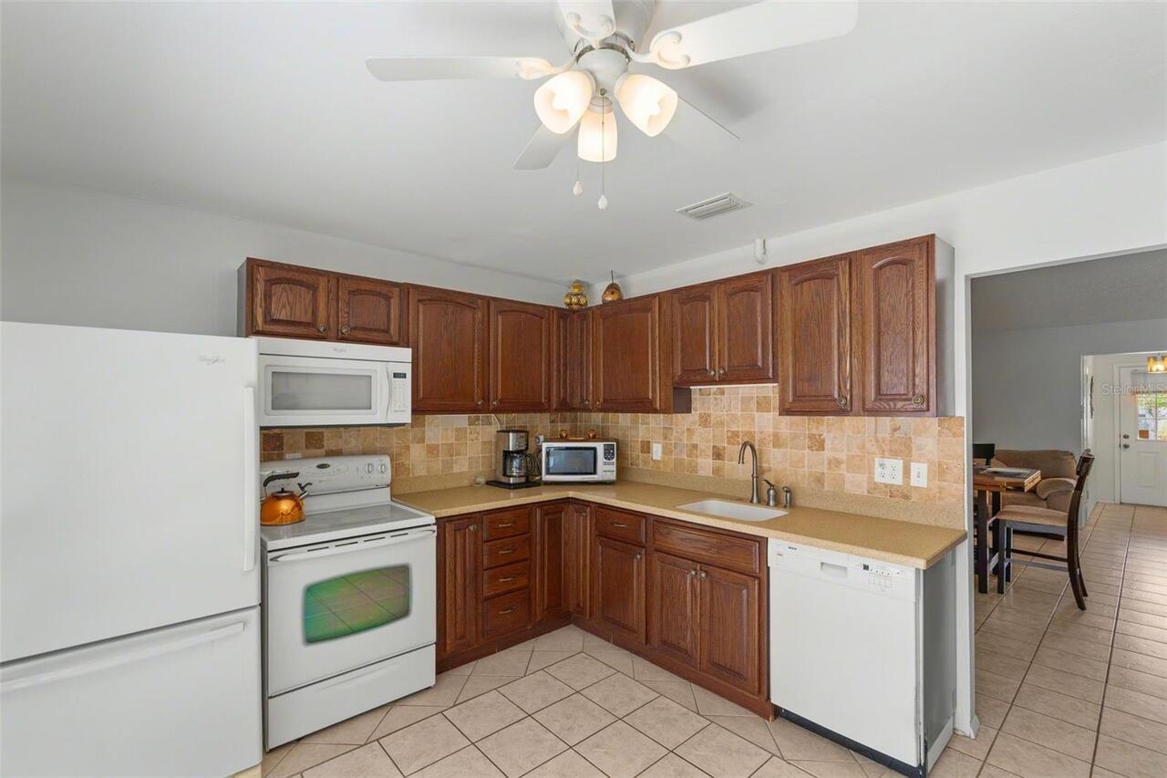 Listing Photo 8