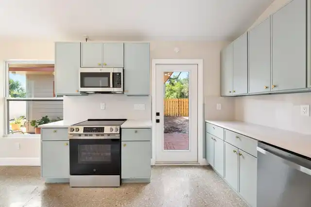 Listing Photo 15