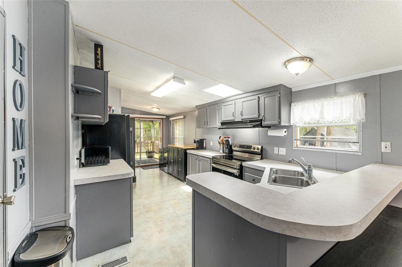Listing Photo 10