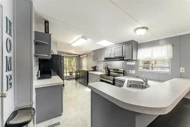 Listing Photo 10