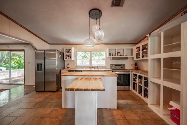 Listing Photo 9