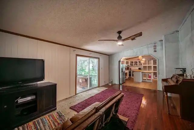 Listing Photo 11