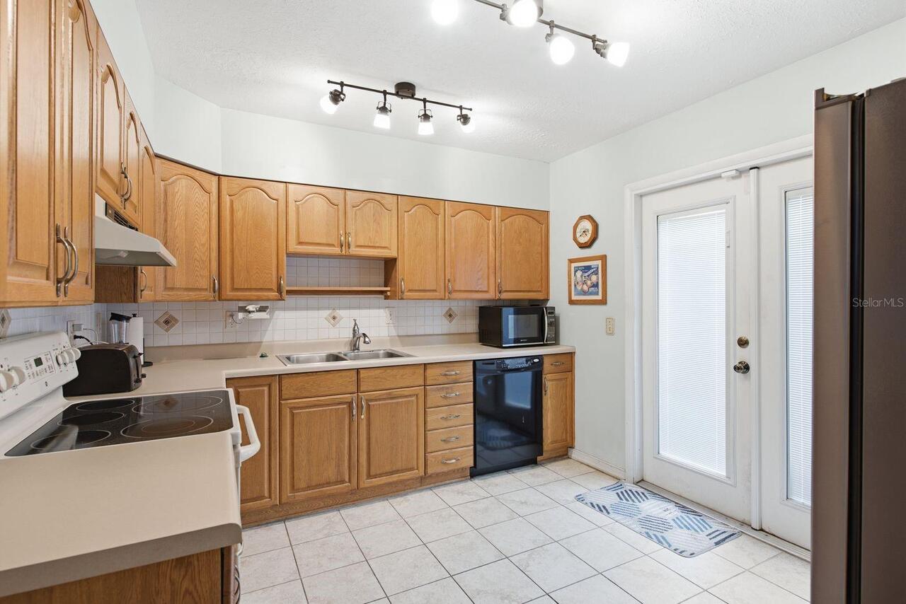 Listing Photo 10