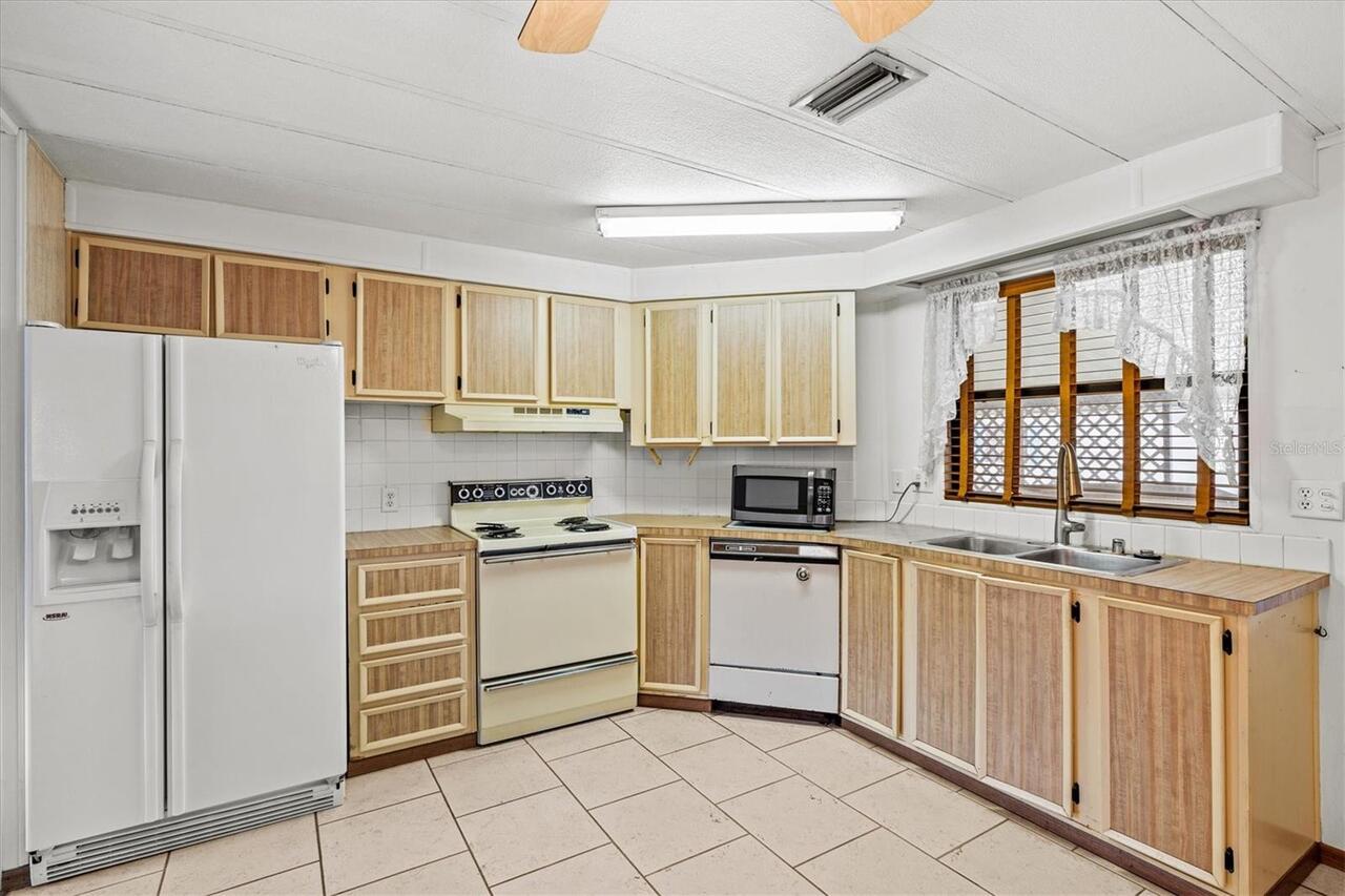 Listing Photo 9