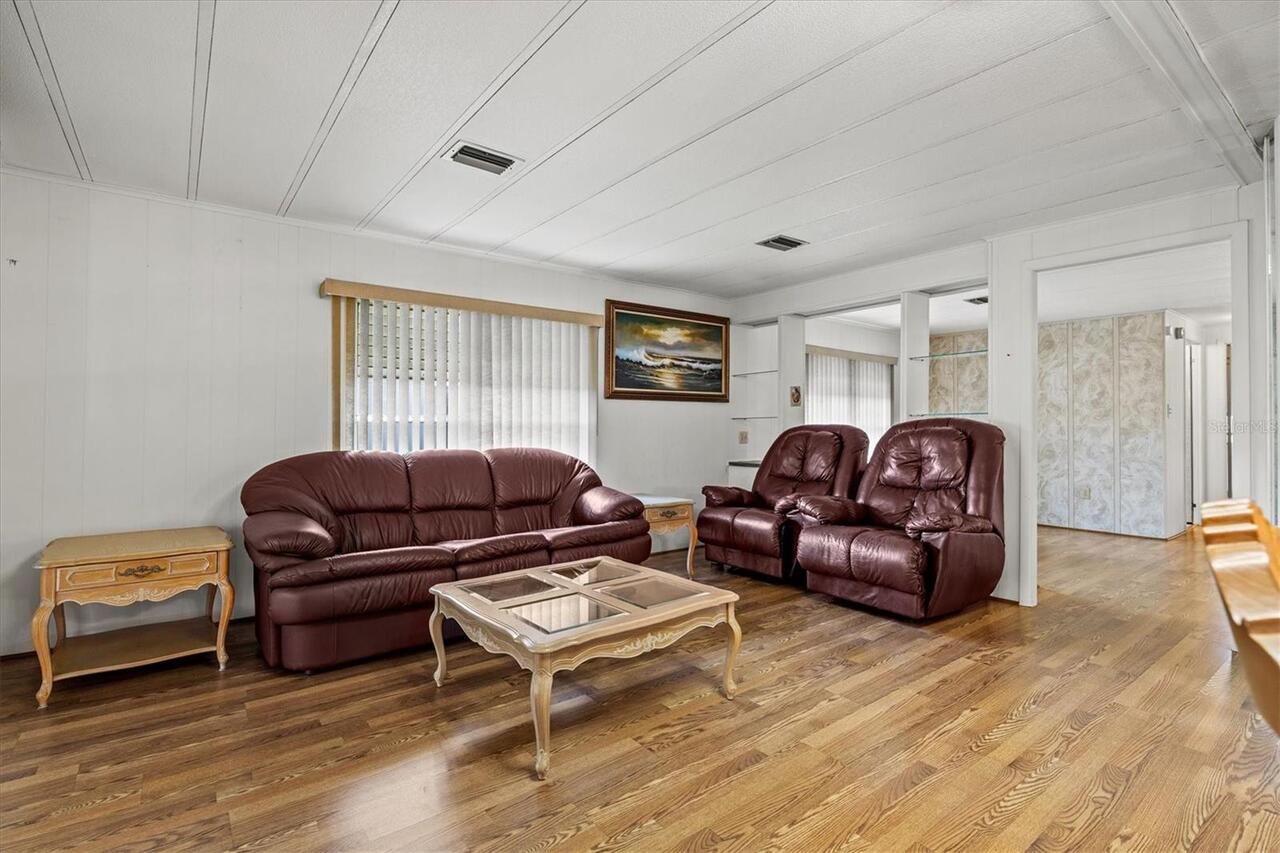 Listing Photo 12