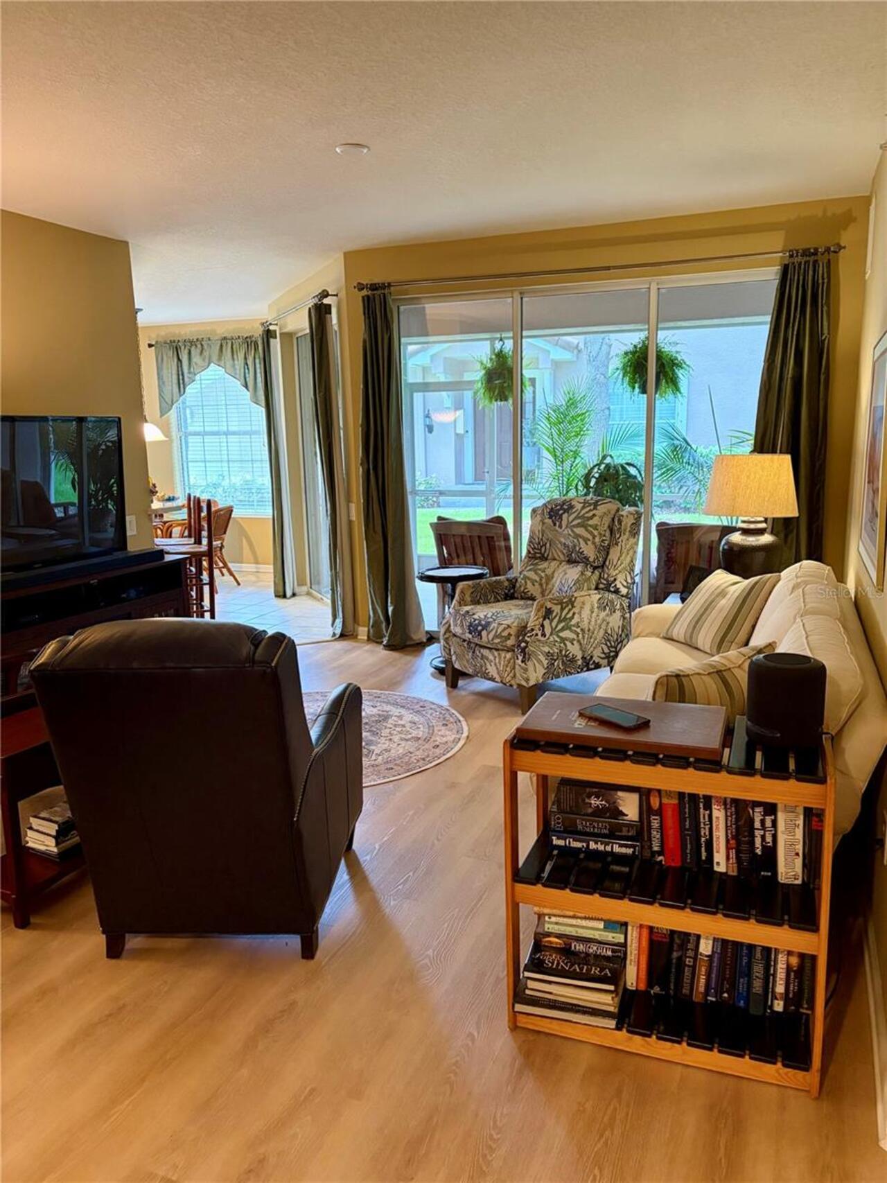 Listing Photo 11
