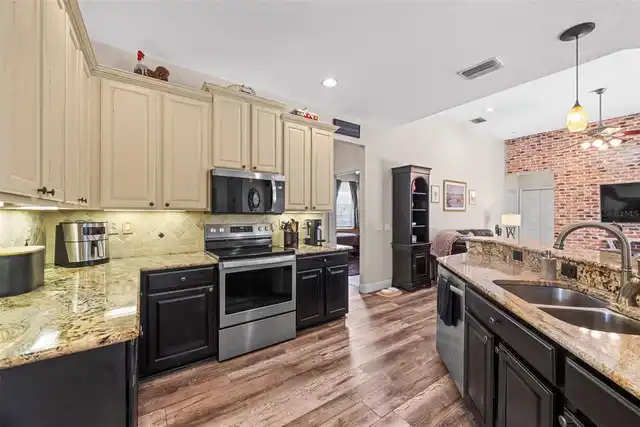 Listing Photo 18