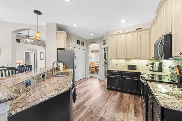 Listing Photo 19