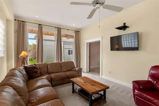 Listing Photo 14