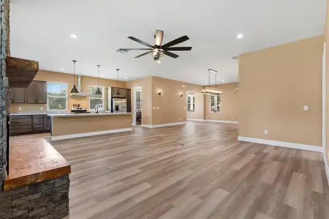 Listing Photo 17