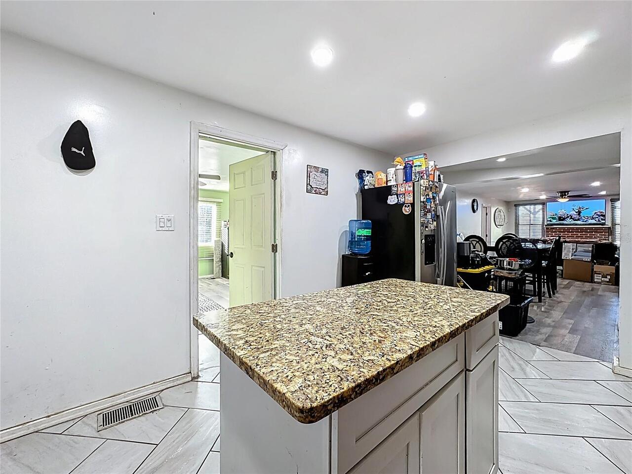 Listing Photo 14