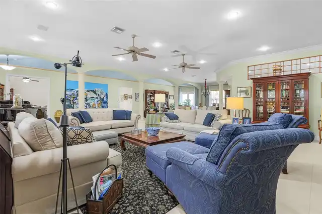 Listing Photo 8