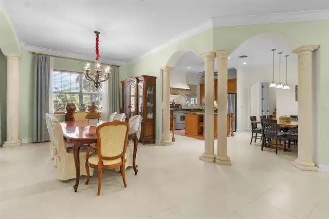 Listing Photo 11