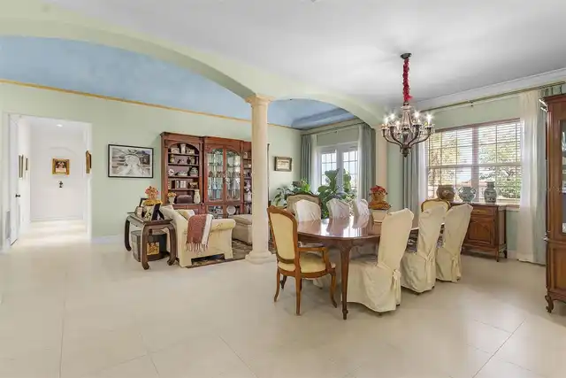 Listing Photo 12