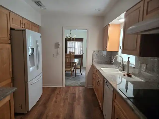 Listing Photo 9
