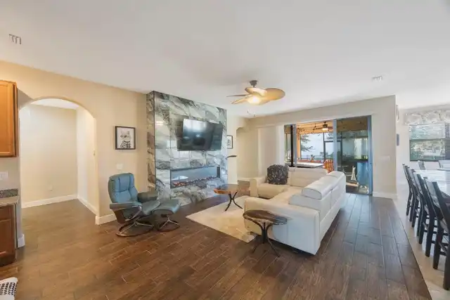 Listing Photo 12