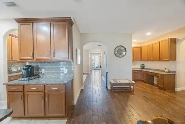 Listing Photo 17