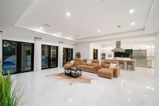 Listing Photo 12