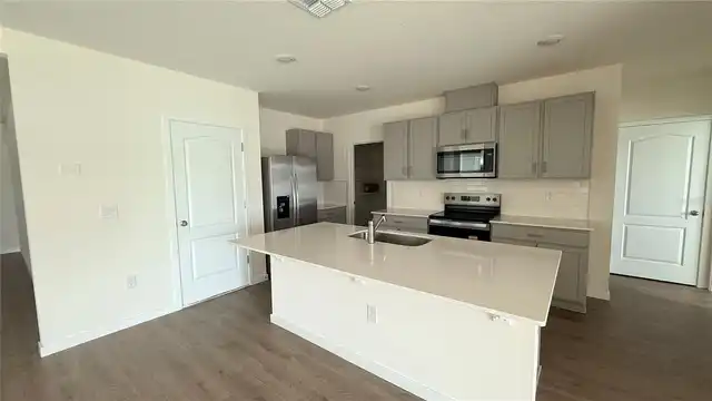 Listing Photo 11